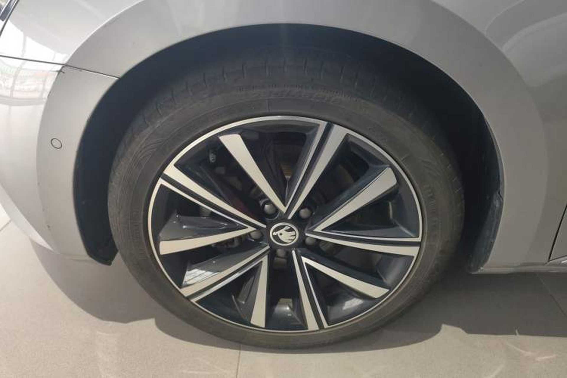 Used Skoda Superb 2023 Facelifted TSI280 DSG Luxury Edition Left Front Wheel Hub