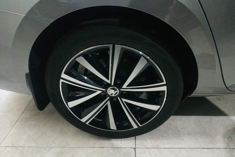 Used Skoda Superb 2023 TSI280 DSG Luxury Edition Right Rear Wheel Hub