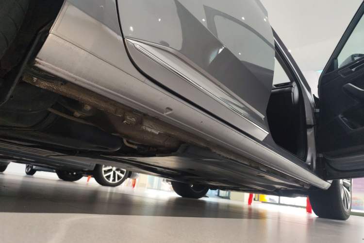 Used Skoda Superb 2023 Facelifted TSI280 DSG Luxury Edition Right Side Sill