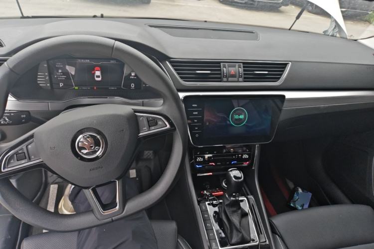 Used Skoda Superb 2023 Facelifted TSI280 DSG Luxury Edition Center Console