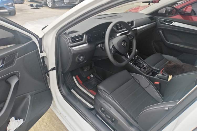 Used Skoda Superb 2023 Facelifted TSI280 DSG Luxury Edition Driver Seat