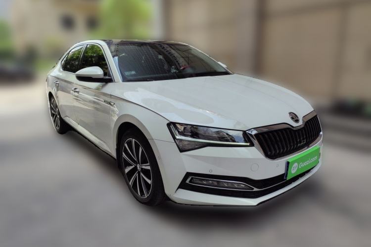 Used Skoda Superb 2023 Restyled TSI330 DSG Luxury Edition Front Right 45 Deg
