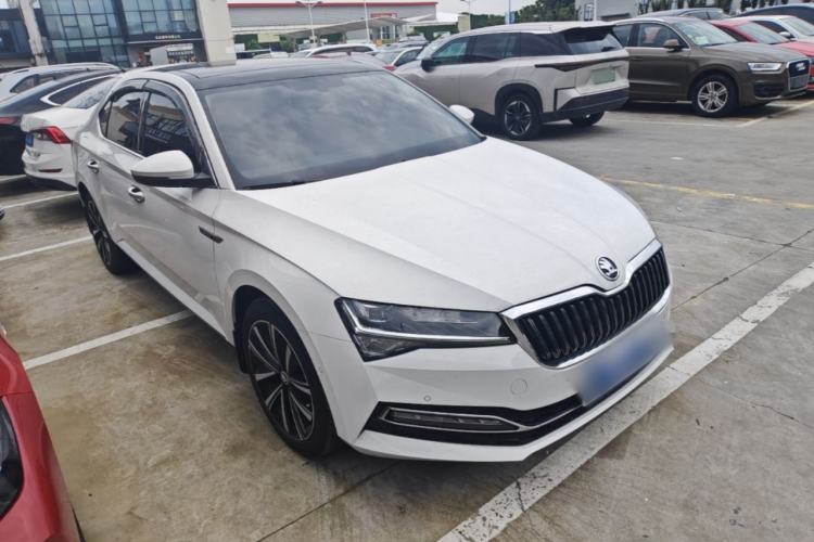 Used Skoda Superb 2023 Facelifted TSI280 DSG Luxury Edition Front Right 45 Deg