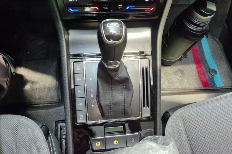 Used Skoda Superb 2023 Restyled TSI330 DSG Luxury Edition Gear Lever