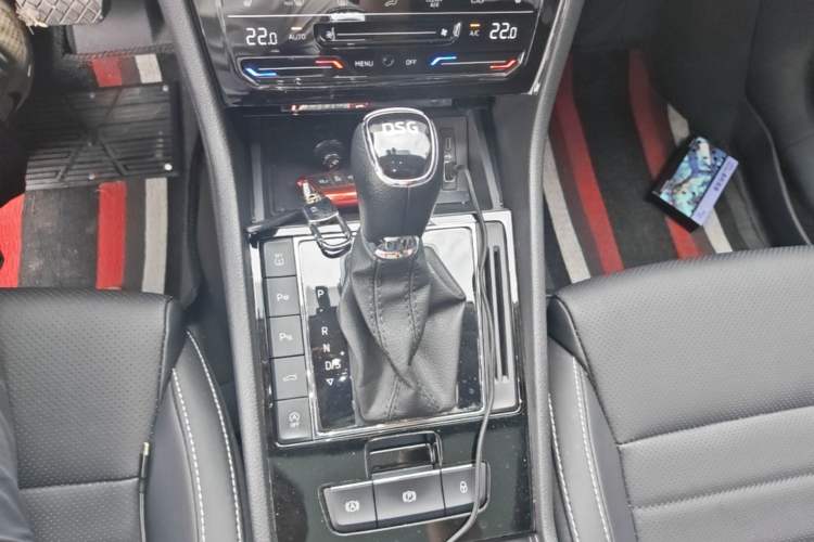 Used Skoda Superb 2023 Facelifted TSI280 DSG Luxury Edition Gear Lever