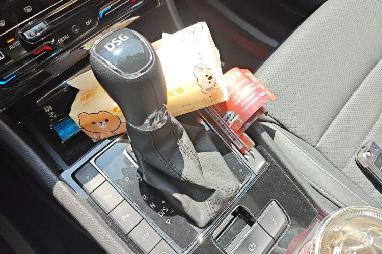 Used Skoda Superb 2023 Facelifted TSI280 DSG Luxury Edition Gear Lever