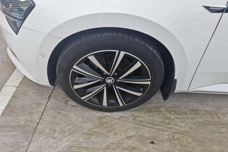 Used Skoda Superb 2023 Facelifted TSI280 DSG Luxury Edition Left Front Wheel Hub