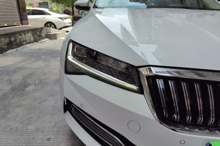 Used Skoda Superb 2023 Restyled TSI330 DSG Luxury Edition Right Front Headlight