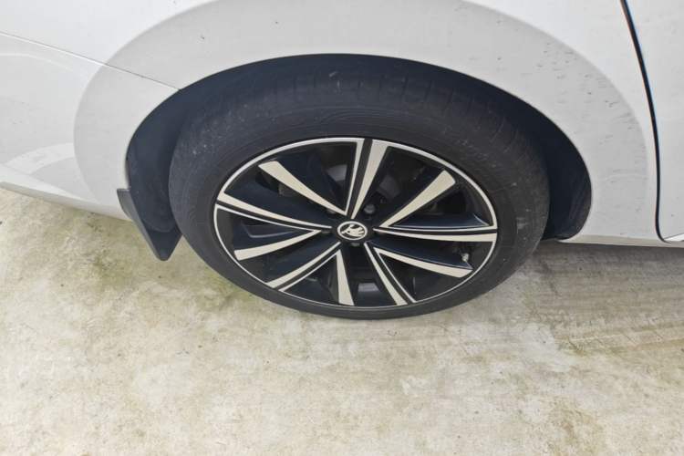 Used Skoda Superb 2023 Facelifted TSI280 DSG Luxury Edition Right Rear Wheel Hub
