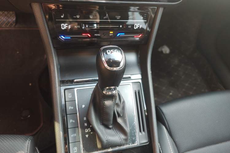 Used Skoda Superb 2023 Facelifted TSI280 DSG Luxury Edition Gear Lever