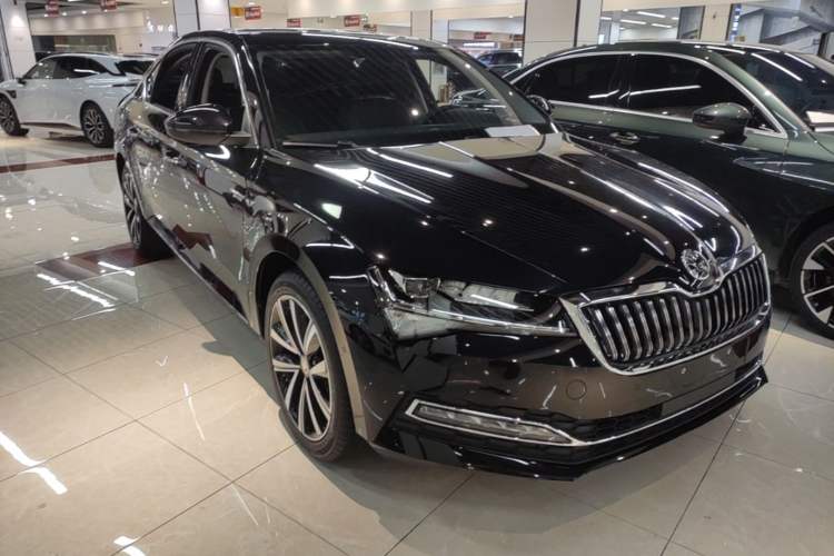 Used Skoda Superb 2024 TSI280 DSG Luxury Edition Front Right 45 Deg