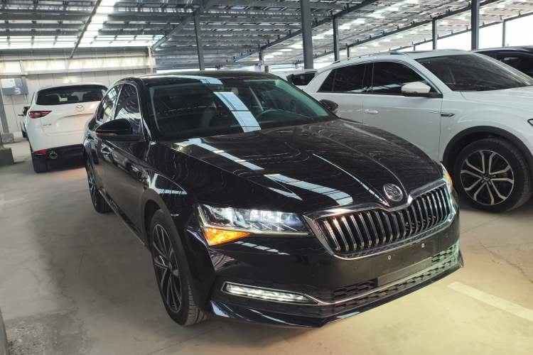 Used Skoda Superb 2024 TSI280 DSG Luxury Edition Front Right 45 Deg