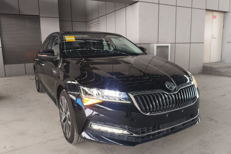 Used Skoda Superb 2024 TSI280 DSG Luxury Edition Front Right 45 Deg