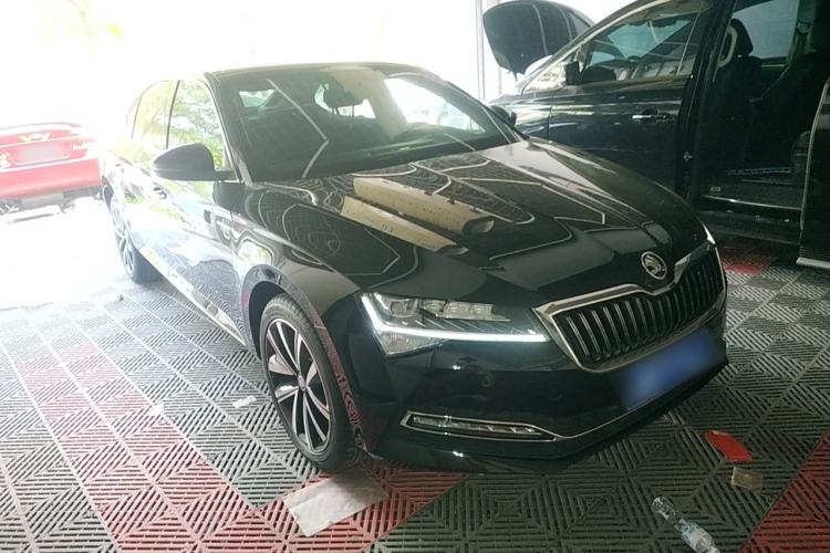 Used Skoda Superb 2024 TSI280 DSG Luxury Edition Front Right 45 Deg