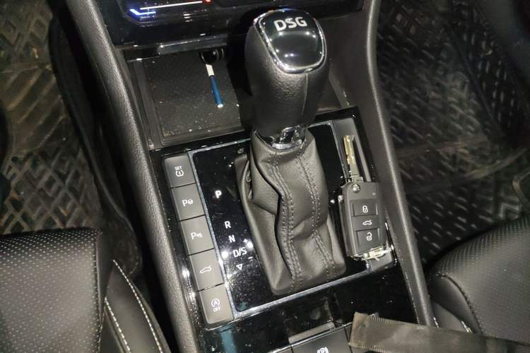 Used Skoda Superb 2024 TSI280 DSG Luxury Edition Gear Lever