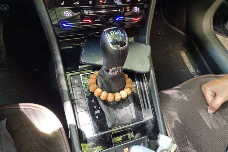 Used Skoda Superb 2024 TSI280 DSG Luxury Edition Gear Lever