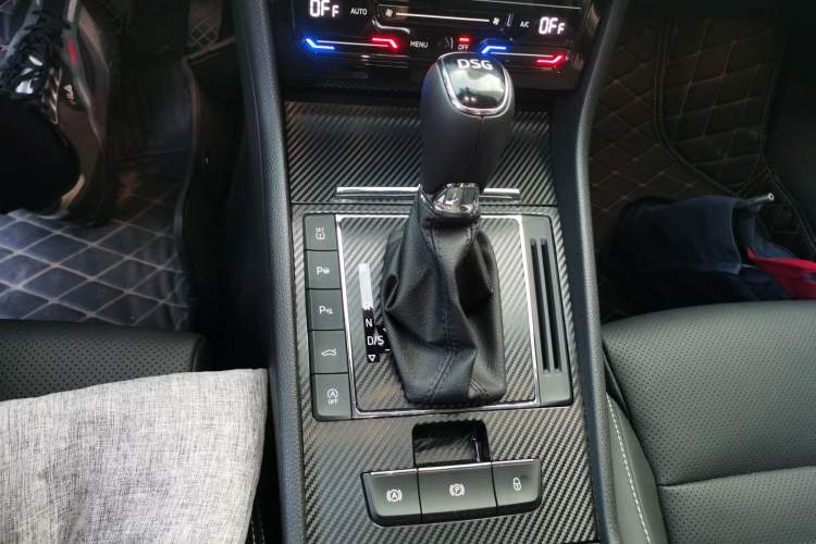 Used Skoda Superb 2024 TSI330 DSG Luxury Edition Gear Lever