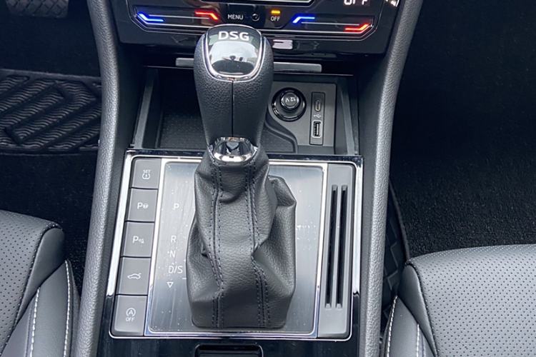 Used Skoda Superb 2024 TSI280 DSG Luxury Edition Gear Lever