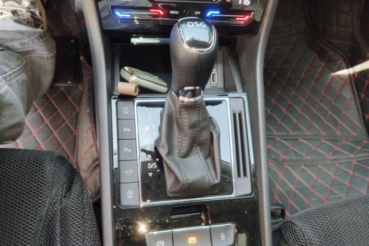 Used Skoda Superb 2024 TSI280 DSG Luxury Edition Gear Lever