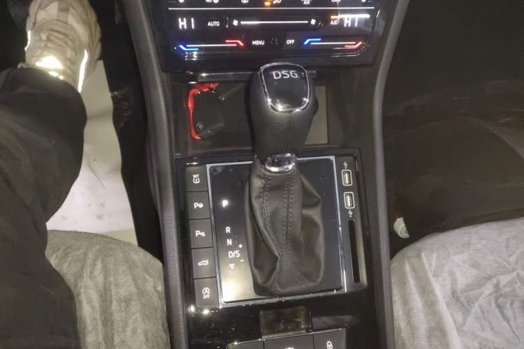 Used Skoda Superb 2024 TSI280 DSG Luxury Edition Gear Lever