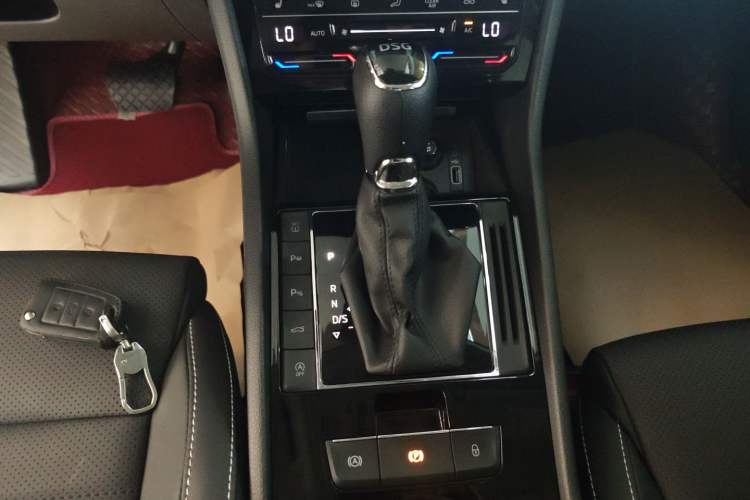 Used Skoda Superb 2024 TSI280 DSG Luxury Edition Gear Lever