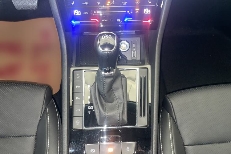 Used Skoda Superb 2024 TSI280 DSG Luxury Edition Gear Lever