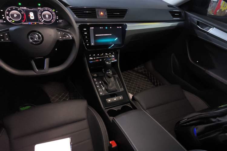 Used Skoda Superb 2024 TSI280 DSG Luxury Edition Gear Lever