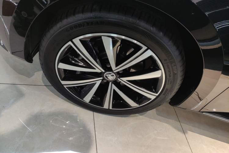 Used Skoda Superb 2024 TSI280 DSG Luxury Edition Left Front Wheel Hub