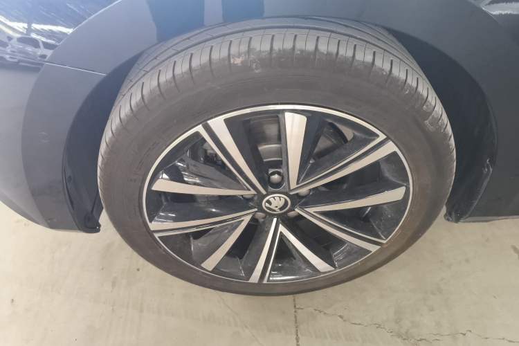 Used Skoda Superb 2024 TSI280 DSG Luxury Edition Left Front Wheel Hub