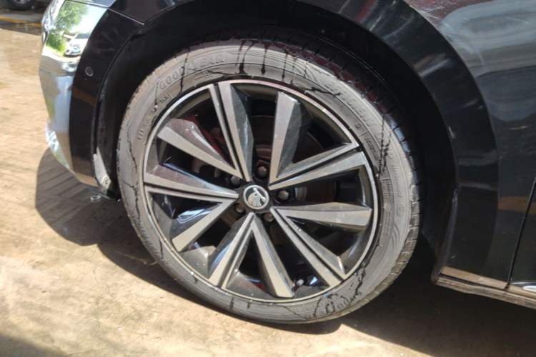 Used Skoda Superb 2024 TSI280 DSG Luxury Edition Left Front Wheel Hub