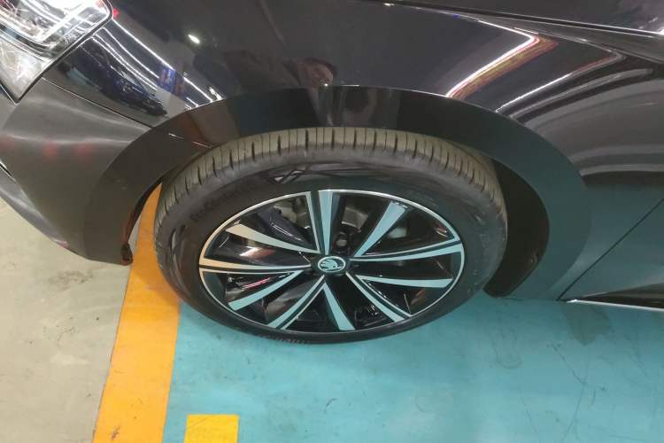 Used Skoda Superb 2024 TSI280 DSG Luxury Edition Left Front Wheel Hub