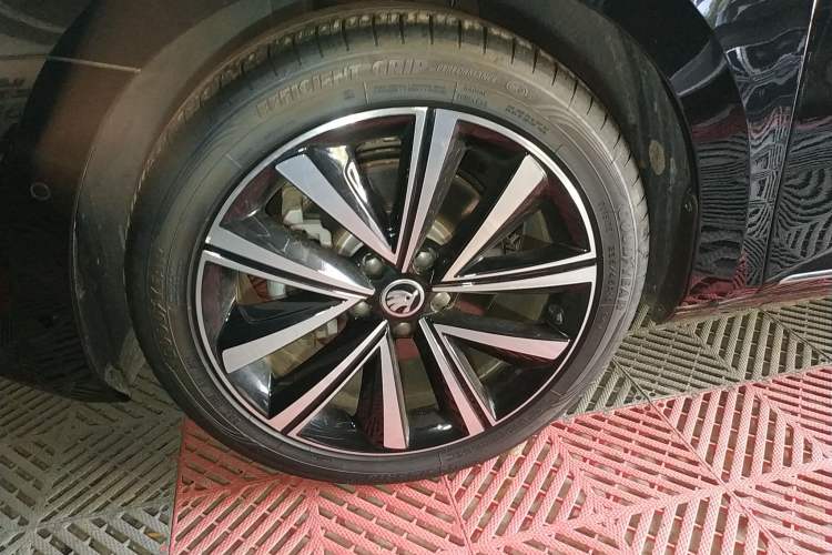 Used Skoda Superb 2024 TSI280 DSG Luxury Edition Left Front Wheel Hub