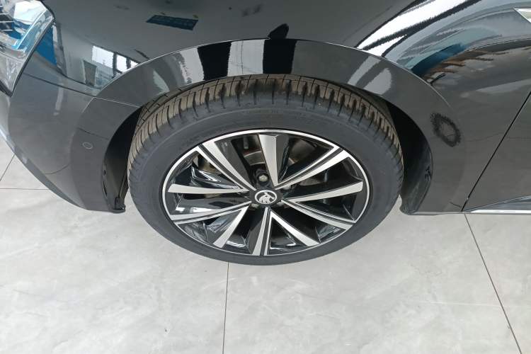 Used Skoda Superb 2024 TSI280 DSG Luxury Edition Left Front Wheel Hub