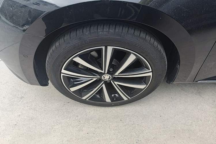 Used Skoda Superb 2024 TSI280 DSG Luxury Edition Left Front Wheel Hub