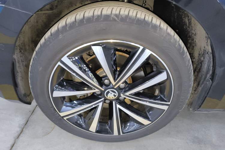 Used Skoda Superb 2024 TSI280 DSG Luxury Edition Left Front Wheel Hub