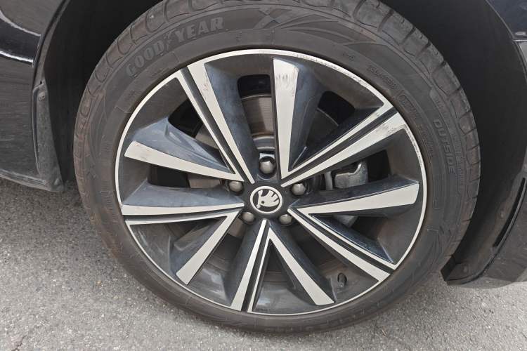 Used Skoda Superb 2024 TSI280 DSG Luxury Edition Right Front Wheel Hub