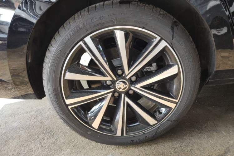 Used Skoda Superb 2024 TSI280 DSG Luxury Edition Right Rear Wheel Hub