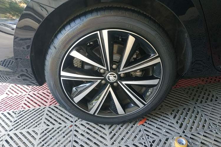 Used Skoda Superb 2024 TSI280 DSG Luxury Edition Right Rear Wheel Hub
