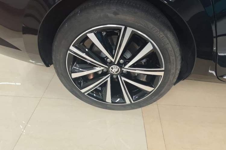 Used Skoda Superb 2024 TSI280 DSG Luxury Edition Right Rear Wheel Hub