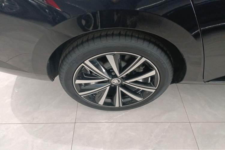 Used Skoda Superb 2024 TSI280 DSG Luxury Edition Right Rear Wheel Hub