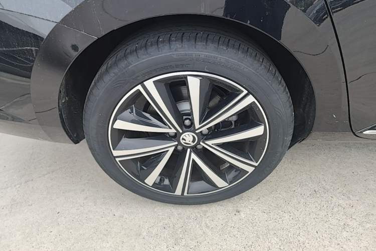 Used Skoda Superb 2024 TSI280 DSG Luxury Edition Right Rear Wheel Hub