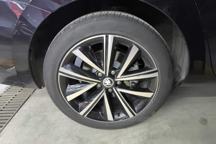Used Skoda Superb 2024 TSI280 DSG Luxury Edition Right Rear Wheel Hub