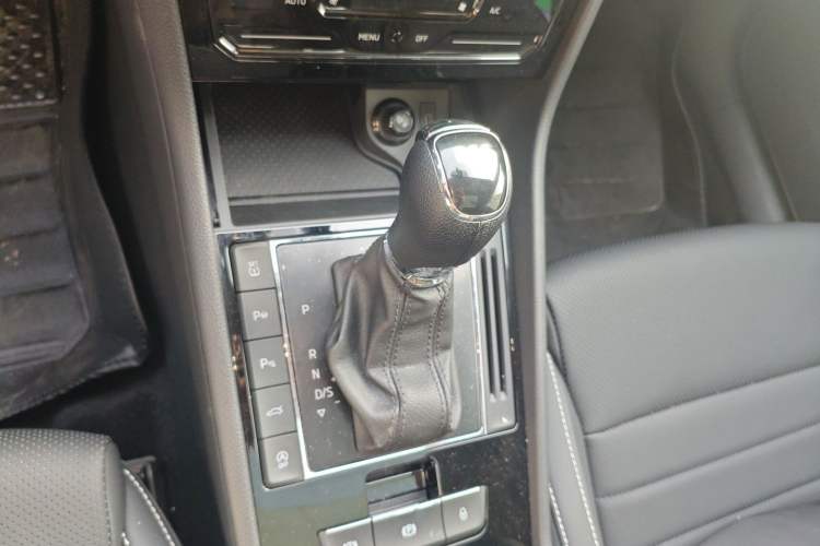 Used Skoda Superb 2024 TSI280 DSG Luxury Edition Gear Lever