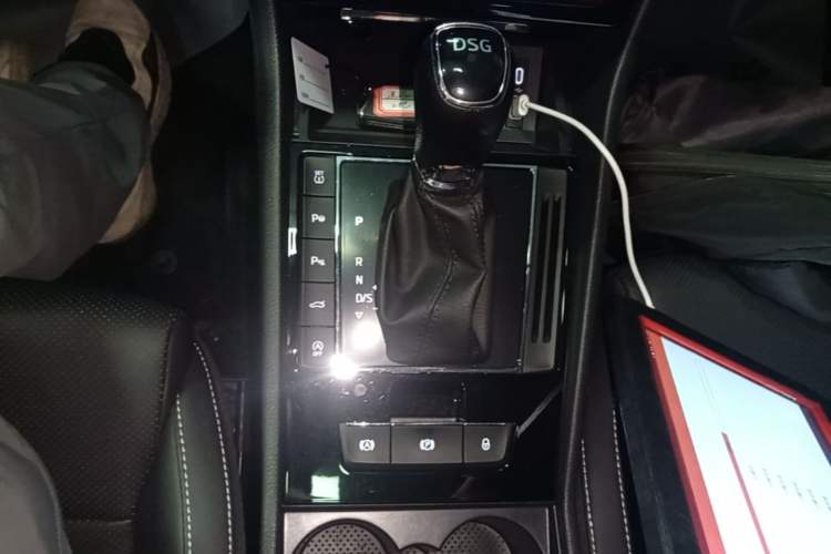 Used Skoda Superb 2024 TSI280 DSG Luxury Edition Gear Lever