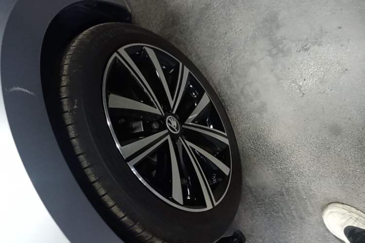 Used Skoda Superb 2024 TSI280 DSG Luxury Edition Left Front Wheel Hub