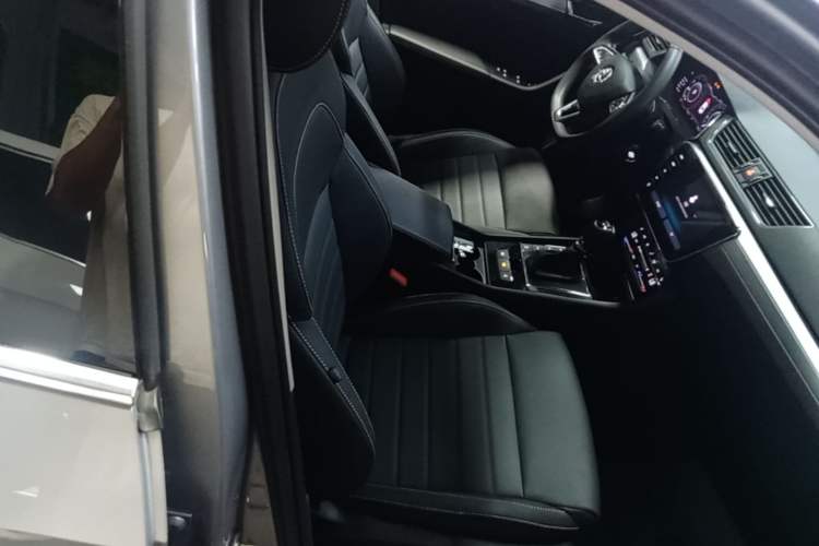 Used Skoda Superb 2024 TSI280 DSG Luxury Edition Right Front Seat