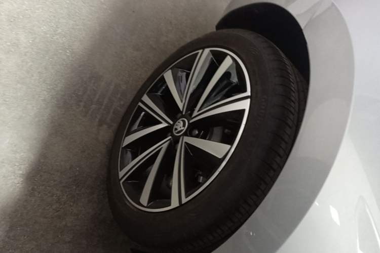 Used Skoda Superb 2024 TSI280 DSG Luxury Edition Right Rear Wheel Hub
