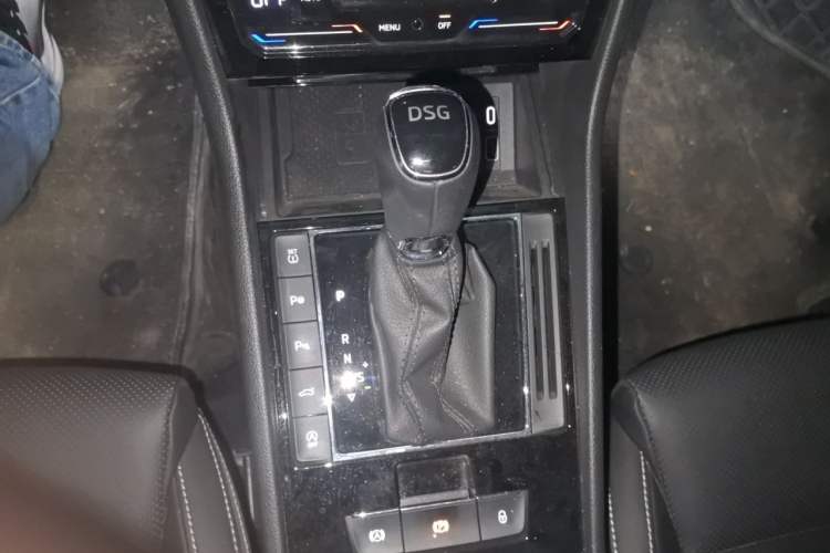 Used Skoda Superb 2024 TSI330 DSG Luxury Edition Gear Lever
