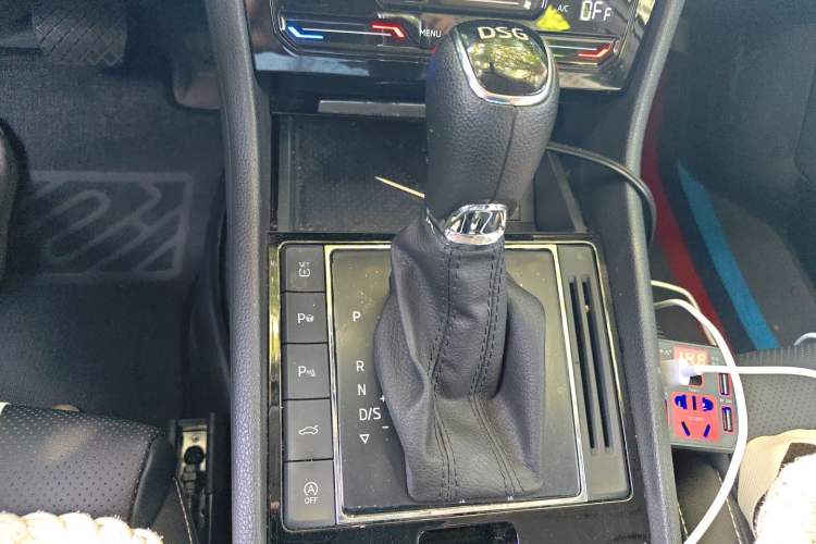 Used Skoda Superb 2024 TSI280 DSG Luxury Edition Gear Lever