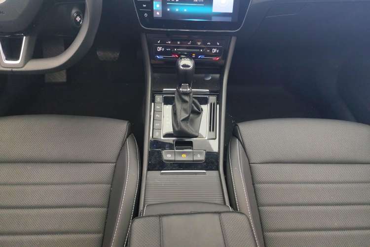 Used Skoda Superb 2024 TSI280 DSG Luxury Edition Gear Lever